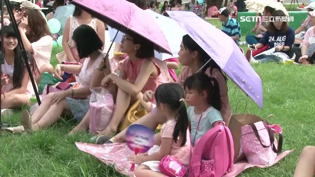 大安森林公園難遮陽　躲舞台更熱