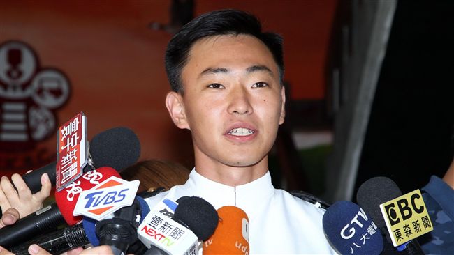 小英合體三軍畢業生　鮮肉成亮眼焦點