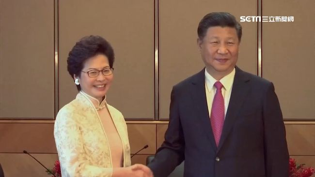 港府頻出包！習近平唱歌竟冒出大嬸照
