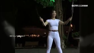 武術辣妹熱愛李小龍　耍雙截棍成網紅