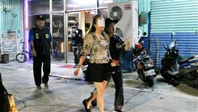 屏東縣內埔警分局及婦幼警察隊破獲小吃部涉嫌兒少性剝削。（圖／內埔警分局提供／中央社）