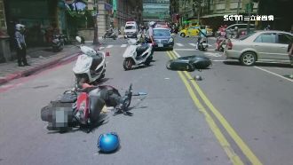 三寶違規！為貪快迴轉　男騎士遭撞飛
