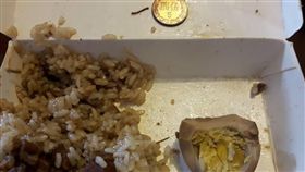 買到賺到？買肉燥飯竟吃到5元硬幣！
圖/翻攝自臉書社團《爆料公社》