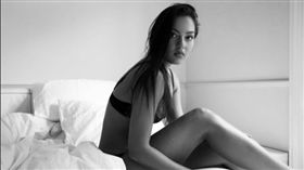 運動泳衣模特兒 綜合格鬥（MMA）女拳手Mia Kang
https://www.instagram.com/p/BScXJfNBdMF/?taken-by=missmiakang&hl=zh-tw