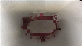 洗澡,性行為,私密處,塑膠圈,下蠱,情趣用品,陰莖環,羊眼圈,分手（圖／翻攝自DCard） https://www.dcard.tw/f/girl/p/226713173-%EF%BC%83%E6%9B%B4%EF%BC%83%E5%9C%96--%E4%B8%8B%E9%AB%94%E6%8B%89%E5%87%BA%E8%A9%AD%E7%95%B0%E7%9A%84%E6%9D%B1%E8%