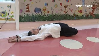 跪躺1分鐘能長高？專家實測這樣說