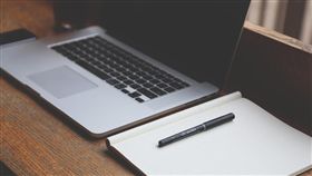 筆電,電腦,筆記本,記事本 圖／Pixabay