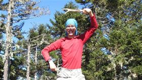 登山客李明翰摔落溪谷受困35天後獲救，卻被報導他指出「台灣搜救品質有很大進步空間」、「搜救專責專職就有資格收費」等發言，引發外界批評他不懂感恩。－翻攝自李明翰臉書