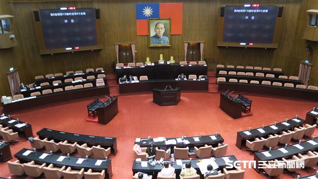 阻擋前瞻條例　國民黨立委夜宿議場