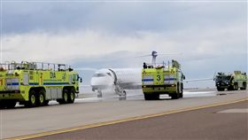 聯合航空.聯航發動機起火_推特raiyansyed）1