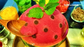 西瓜、鳳梨神還原！整顆水果冰抱著吃