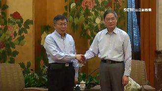 柯會張依舊穿球鞋　閉門談九二共識？