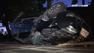 台東轎車打滑翻覆　駕駛乘客不見了