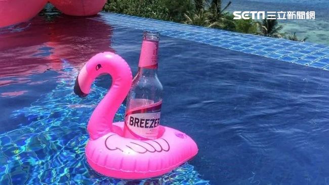 酷暑降溫小物夯　飲料造型泳圈賣最好