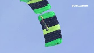 神龍小組秀神技　扇形隊形難度超高