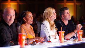 美國達人秀,Dunkin’ Donuts,置入,評審（圖／Rotten Tomatoes）