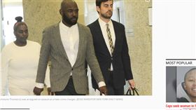 美國,紐約,地鐵,揍人,腦震盪,毆打
http://www.nydailynews.com/new-york/nyc-crime/brooklyn-man-claims-anti-lgbt-train-attack-woman-provoked-article-1.3297912