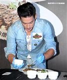 冰球國手許孟哲獲選2017中華台北代表隊，親手製作牛肉料理，力挺世大運中華代表隊。（記者邱榮吉/攝影）