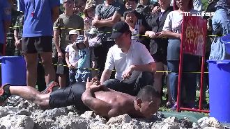 蛙兵闖過天堂路求婚　女友感動落淚