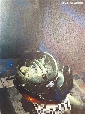 警方在王男車廂內發現電纜。（圖／翻攝畫面）