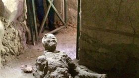 古羅馬,龐貝,Pompeii,古遺骸,打手槍,自慰,火山碎屑湧浪(IG https://www.instagram.com/p/BVHhxpyhlPo/)