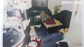14歲少女陳屍客廳沙發，案發現場曝光。