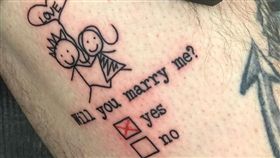 美國,科羅拉多州,刺青,求婚,感人　▲圖／翻攝自Brooke Wodark臉書