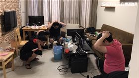 刑事局先破獲彰化地區的詐騙機房，進一步追查後發現，陳姓兄弟檔的轉帳機房協助洗錢，每月經手金額高達1億3千萬元，警方循線前往台中市大雅區逮獲5名嫌犯（翻攝畫面）