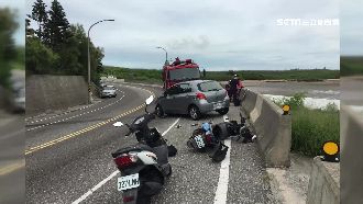 逆向衝撞小轎車　男大生遭輾車底送命