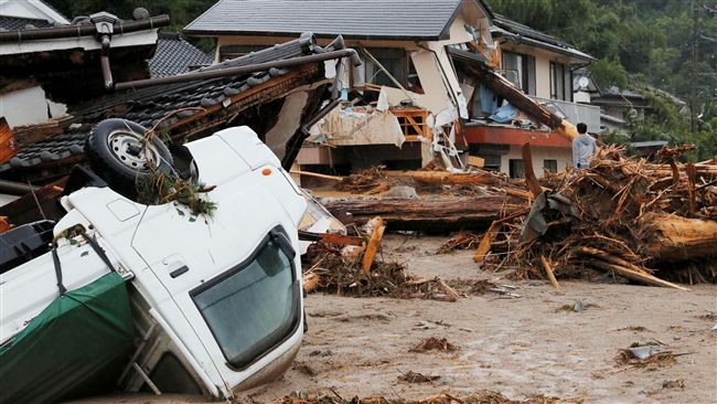 日九州暴雨毀民宅　路面泥水淹成河