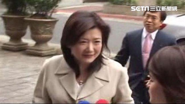 涉雙重國籍退政壇　吳敦義找她戰柯P