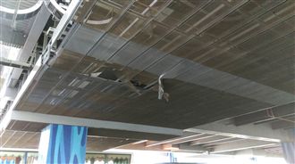 機捷停擺　旅客行李差點來不及上機