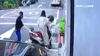 2女移車拍網美照　害店家險被開單