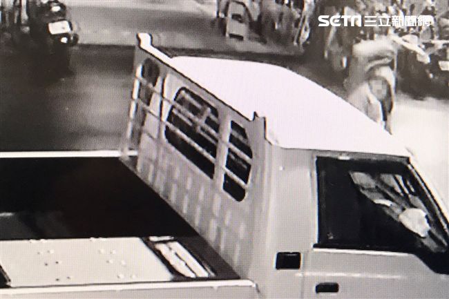 三寶自撞犁田　惱羞砸車洩憤