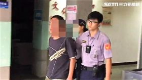 吳女自今年2月起開設職業麻將賭場，後來賭客越來越多，才改成推筒子方式聚賭，警方先控制把風人員，再一舉破獲該賭場（翻攝畫面）