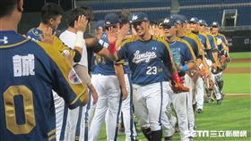 ▲Lamigo上半季豪奪43勝推高中華職棒半季紀錄。（圖／記者蕭保祥攝）
