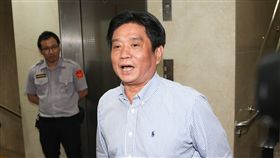 ▲民進黨立委吳琪銘抵達北檢接受複訊。（圖／中央社）