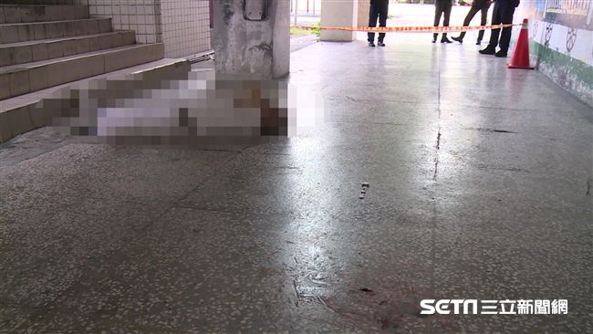 老翁陳屍校園樓梯　身旁詭落一斷裂錶