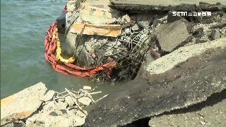 貨輪失去動力　直撞凹碼頭4米洞