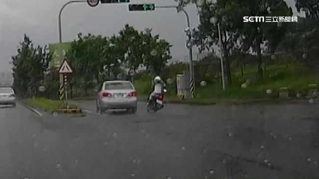 換車道害騎士摔飛　駕駛肇逃稱不知情