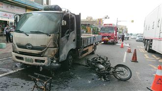 汽機車相撞起火　騎士全身90%燒傷