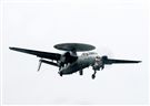 中華民國空軍E-2K（稱為鷹眼） 2006年4月在屏東基地正式舉行成軍，先進的NP2000型8葉螺旋槳，這樣可有效降低噪音及震動、提高飛行性能和系統可靠性，加裝Link16資料鏈之後，預警機能夠傳送大量雷達資料給戰機飛行員，直接導引戰機作戰。（記者邱榮吉/攝影）