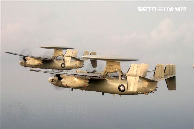 中華民國空軍E-2K（稱為鷹眼） 2006年4月在屏東基地正式舉行成軍，先進的NP2000型8葉螺旋槳，這樣可有效降低噪音及震動、提高飛行性能和系統可靠性，加裝Link16資料鏈之後，預警機能夠傳送大量雷達資料給戰機飛行員，直接導引戰機作戰。