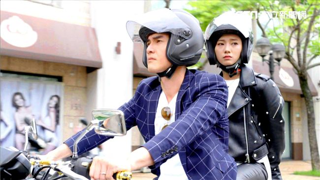 追夢人情景！楊一展騎重機載蔡黃汝