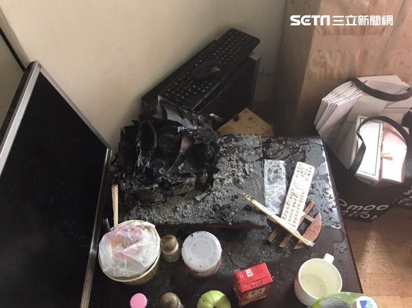 超無言火災！ 貓狗大戰誤觸電磁爐