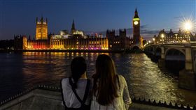 倫敦同志大遊行前　國會首度亮彩虹燈 圖／Pride in London臉書