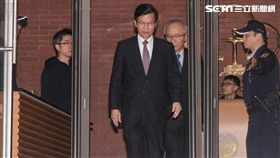 浩鼎案開庭，前中研院長翁啟惠步出士林地方法院 圖／記者林敬旻攝