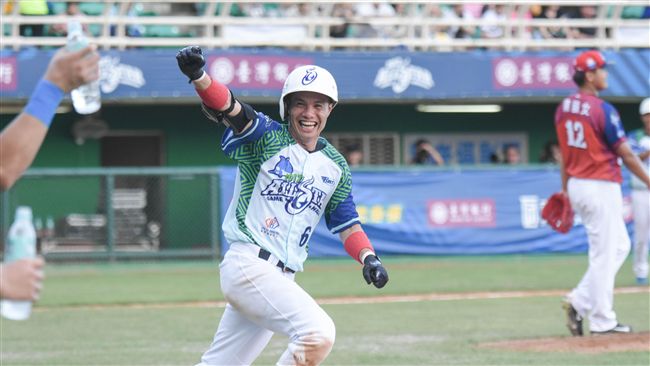 張正偉再見安　明星對抗賽「笑」果多