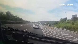 錯過交流道　國道上「臨停」遭追撞