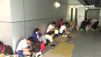 LV推潮牌聯名款　排隊人潮夜宿街頭